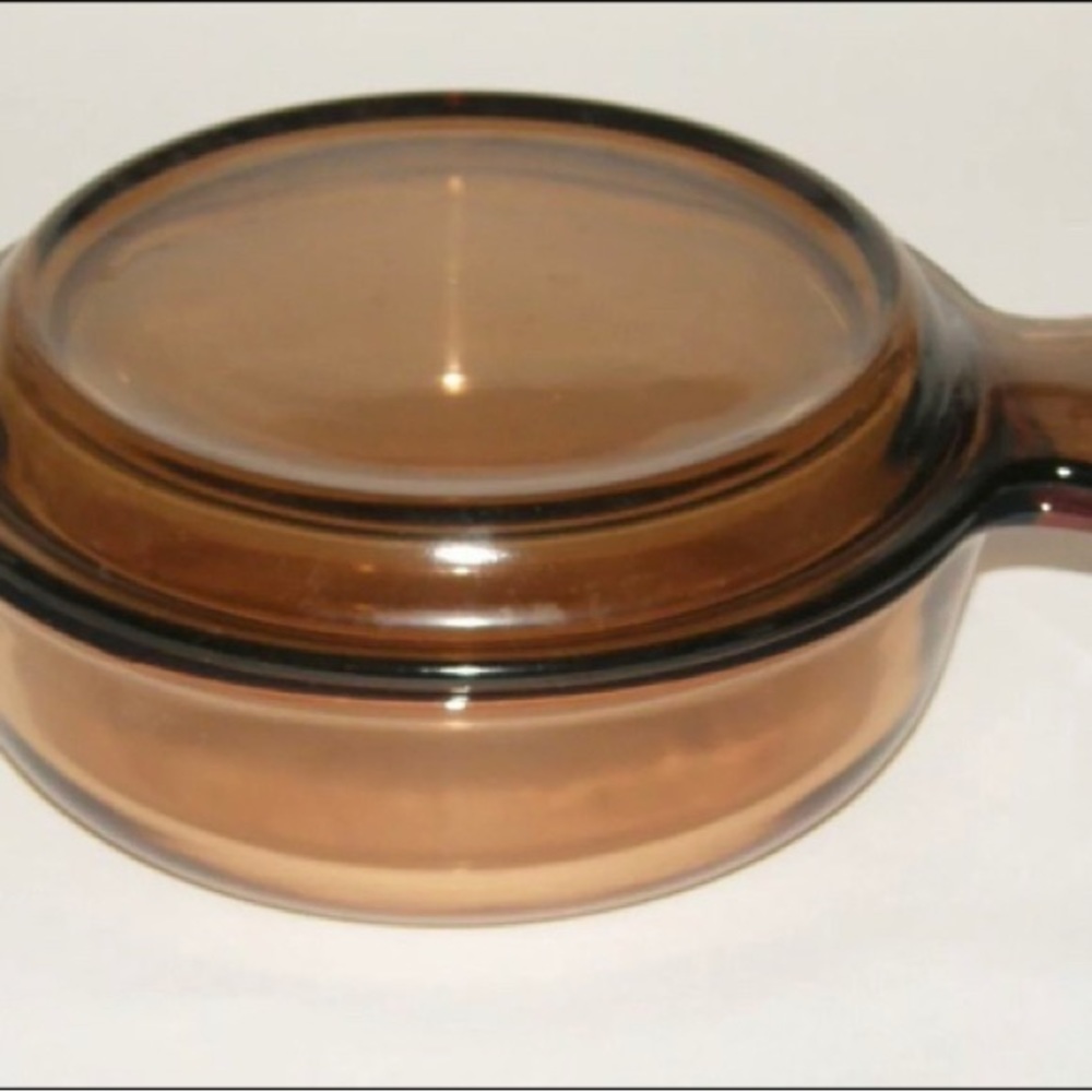 24oz Cranberry Pyrex Grab It Bowl & Lid. Vintage. Excellent Condition.